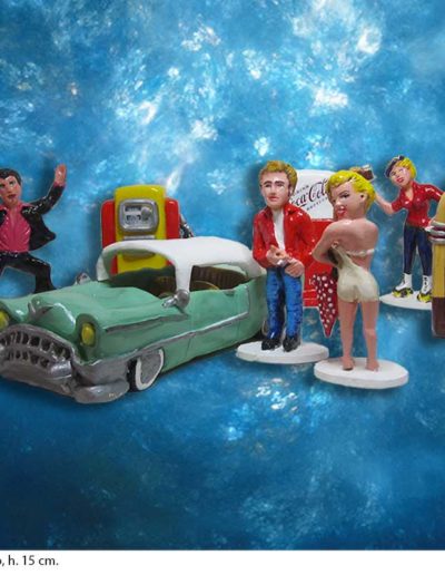 Gruppo di 11 statuine di terracotta raffiguranti il periodo dell'american graffiti. Fatto a mano in stile statuine di Napoli